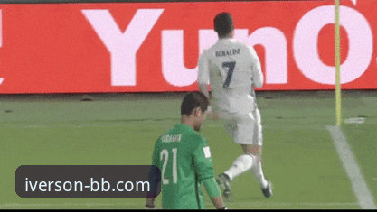 资深球迷必备知识：从阿诺德训练场小插曲看球星动态获取实用指南